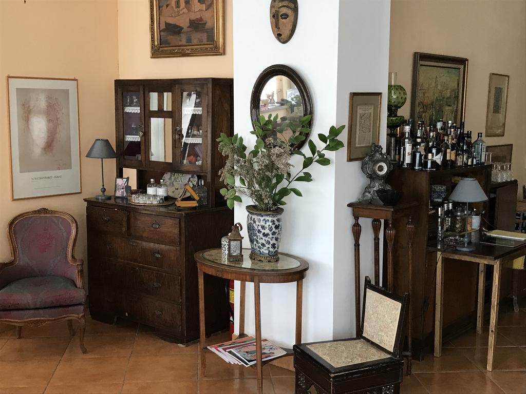 Rex Hotel - Bebeka'S Захаро Экстерьер фото