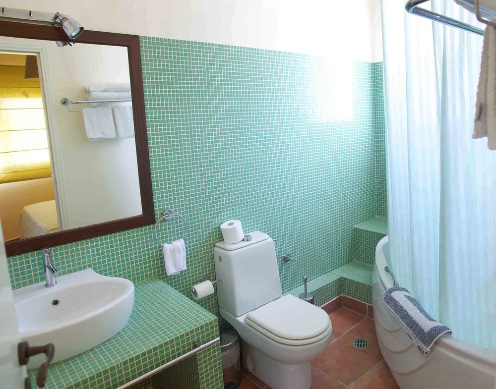 Rex Hotel - Bebeka'S Захаро Экстерьер фото